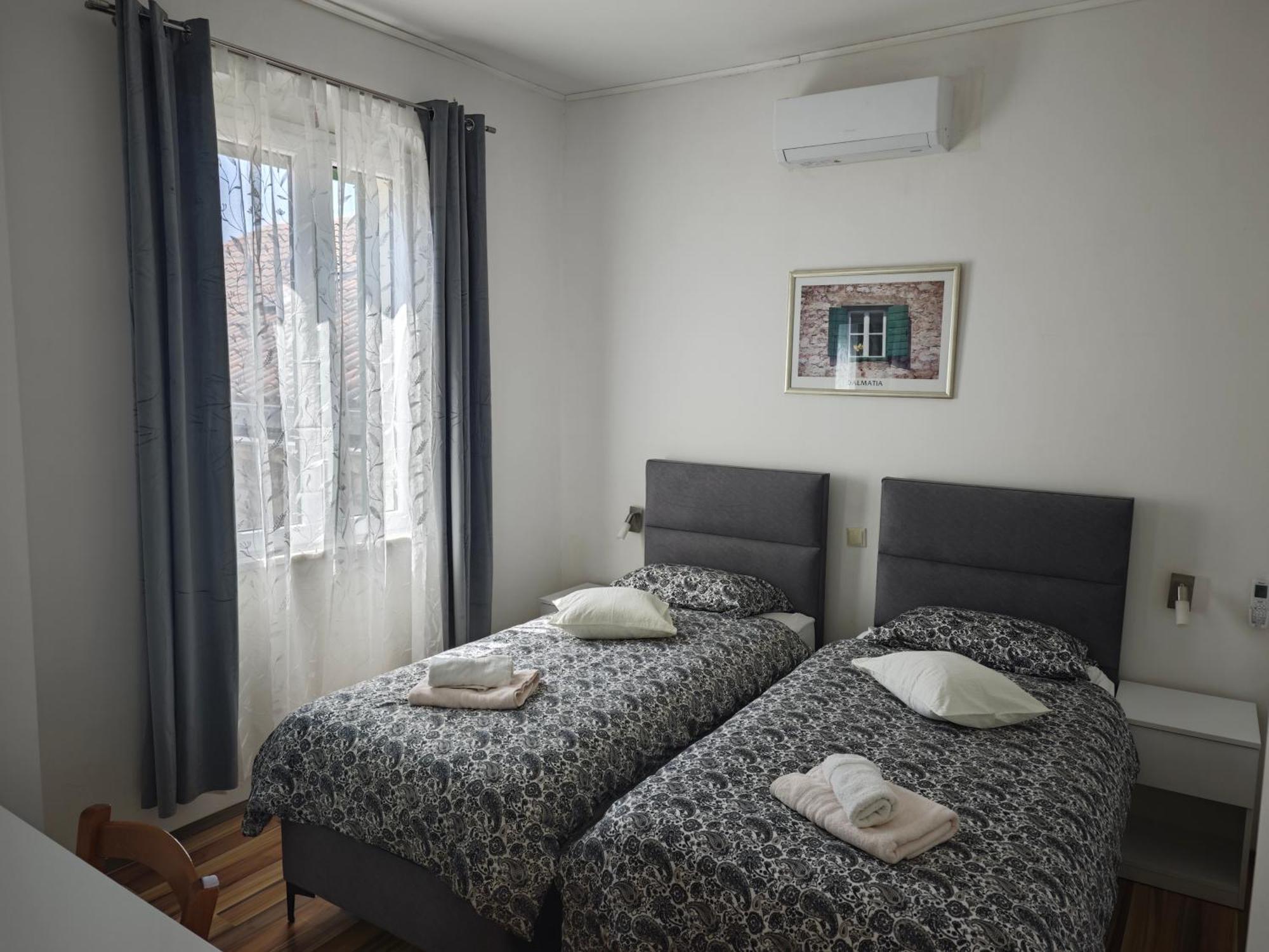 Apartment Central Old Town With Private Indoor Garage Parking Split Extérieur photo