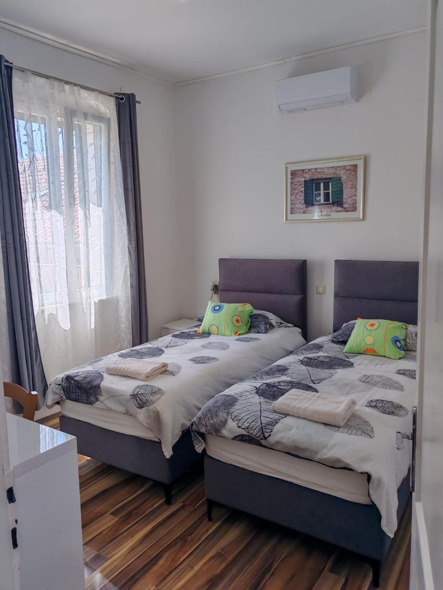 Apartment Central Old Town With Private Indoor Garage Parking Split Extérieur photo
